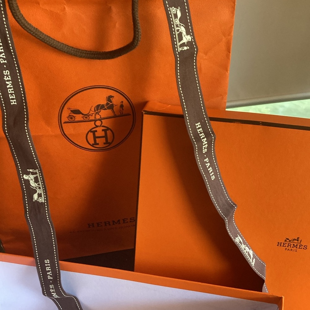 Hermes Authentic Gift Box - Picture 2 of 3